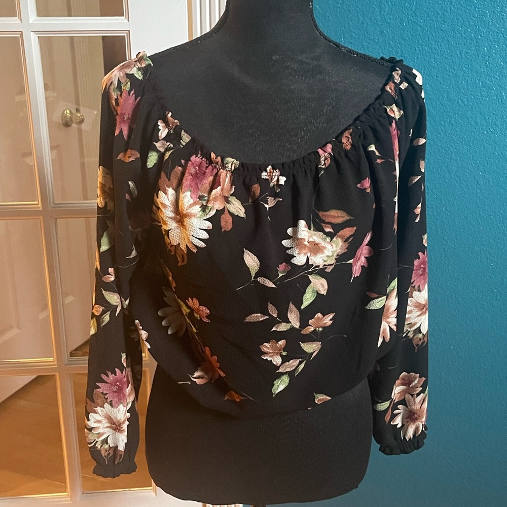 Polly & Esther Off Shoulder Black Floral Blouse Small